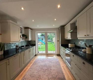 Formby Apartamento | Tastefully decorated 3 bed home