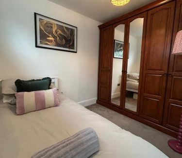 Formby Apartamento | Tastefully decorated 3 bed home