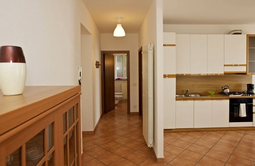 Tronzano Lago Maggiore Apartamento | Amueblado con buen gusto apartamento de 2 dormitorios con vistas al mar y la playa Jardín
