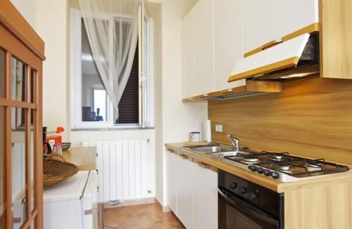 Tronzano Lago Maggiore Apartamento | Amueblado con buen gusto apartamento de 1 dormitorio con vistas al mar y la playa Jardín