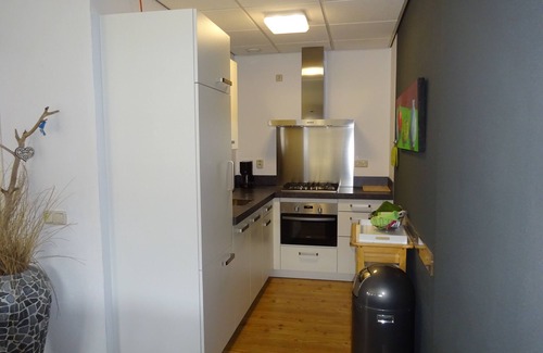 Julianadorp aan zee Apartamento | Apartamento amueblado con buen gusto y con un gran balcón, a 350 metros de la playa.