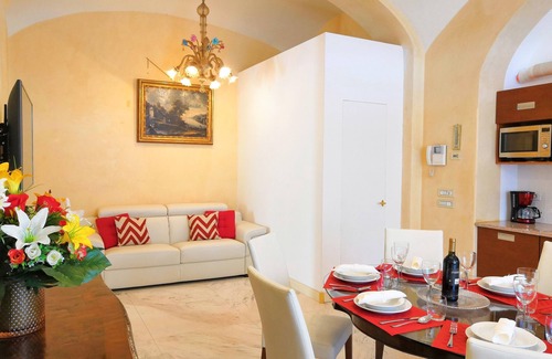 Verbania Apartamento | Apartamento de 3 habitaciones amueblado con buen gusto en una villa bien mantenida con acceso privado al lago