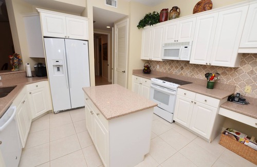 Pelican Bay Casa | Tastefully furnished ground floor unit in Pelican Bay community