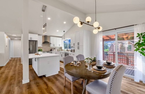 Inglewood-Finn Hill Casa | Tastefully Remodeled 4 Bedroom Home with Rainier View