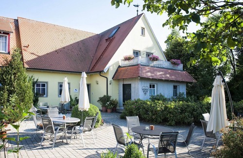Sugenheim Apartamento | Tastefully renovated 2-room non-smoking apartment with a wonderful view of the garden