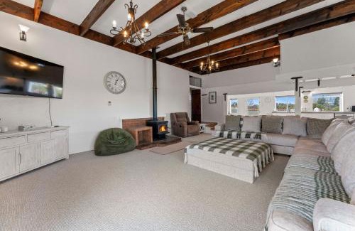 Taupo Casa | Tauhara Views - Lake Taupo Holiday Home