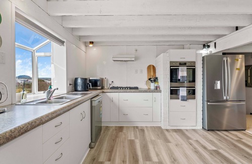 Taupo Casa | Tauhara Views - Lake Taupo Holiday Home