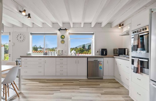 Taupo Casa | Tauhara Views - Lake Taupo Holiday Home