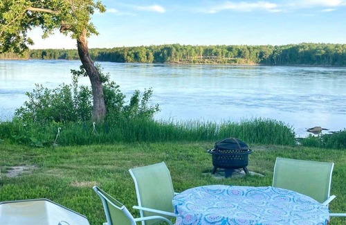 Sullivan Cabaña | Taunton Bay Cottage - Affordable Oceanfront - Perfect for couples getaway!