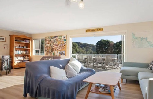 Taupo Bay Casa | Taupo Bay holiday home - 6 Bedrooms, 2 Bathrooms plenty of parking for the boat