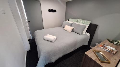 Two Mile Bay Casa | Taupo Escape! - 7 Min Walk to the Lake and Sail Club