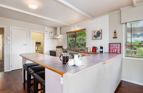 Taupo Casa | Taupo Panorama - Lake Taupo Holiday Home