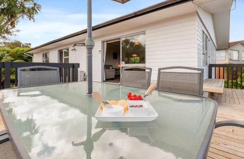 Taupo Casa | Taupo Panorama - Lake Taupo Holiday Home