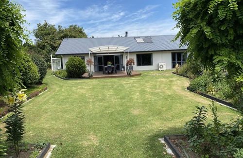 Tauranga Casa | Tauranga Tropical Avocado Orchard Escape Ohauiti