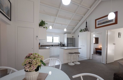 Tawa Casa | Tawa Retreat - Wellington Holiday Home