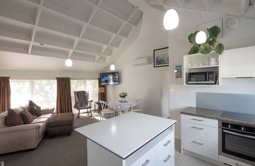 Tawa Casa | Tawa Retreat - Wellington Holiday Home