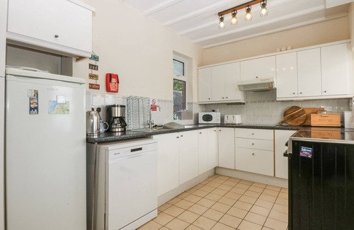 Llwyngwril Cabaña | TAWELFAN, pet friendly, country holiday cottage in Llwyngwril
