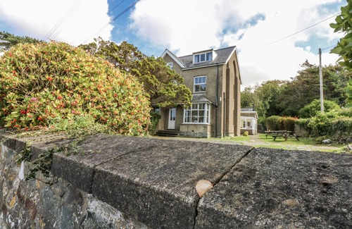 Llwyngwril Cabaña | TAWELFAN, pet friendly, country holiday cottage in Llwyngwril