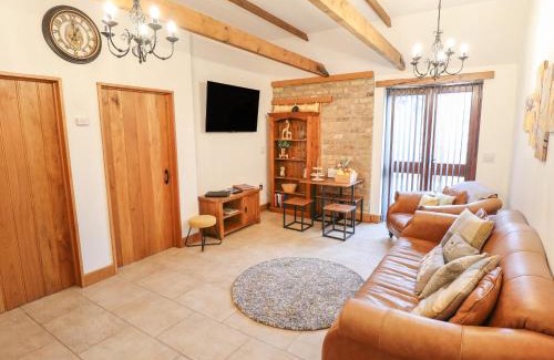 Alford Casa | Tawny Cottage
