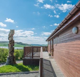 Cupar Chalet De Esquí | Tawny Lodge with Hot Tub