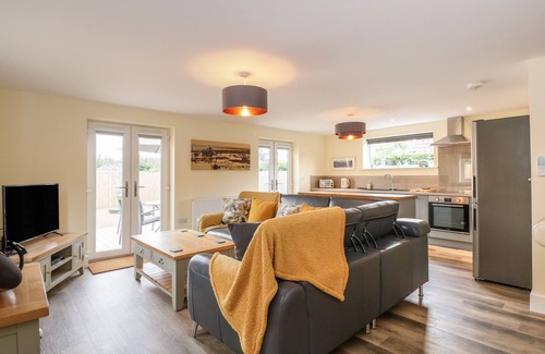 Ringstead Casa | TAWNY'S ROOST, pet friendly, with a garden in Snettisham