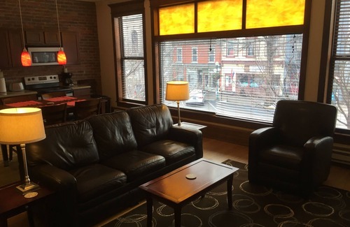 Lewisburg Casa | Tawsty Flower - Haines Suites