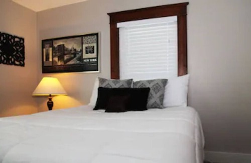 Cottonwood Falls Casa | Taylor Historic Guesthouse - Cottonwood Falls: Escape to a piece of history !