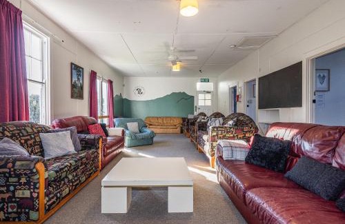 Erua Casa | Taylor Lodge Adventure Base - Erua Holiday Home