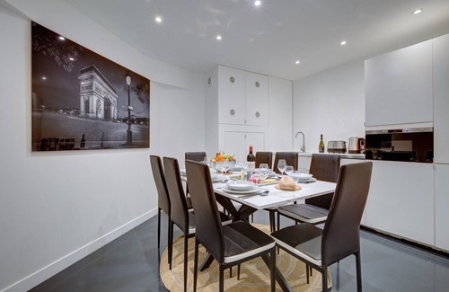 Les Iles Apartamento | TBS 299 - Pretty suite near Notre-Dame Cathedral