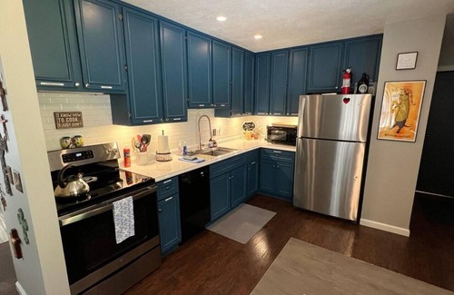 Traverse City Casa | TC Bungalow | Spa | Sauna | Cold Plunge Retreat!