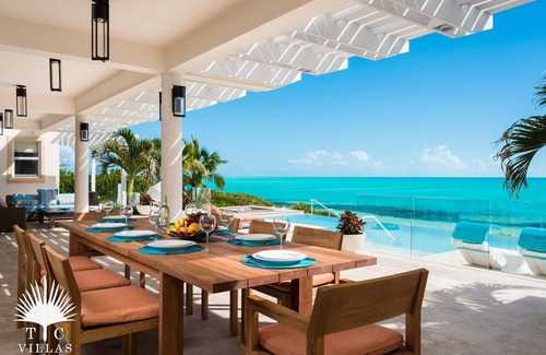 Long Bay Hills Casa | Villa Isla / Paraíso Tropical Inmersivo / Frente a la playa en Long Bay Beach