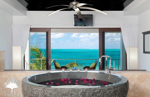 Providenciales Casa | Water Edge Villa en Grace Bay Beach, una escapada romántica a las Islas Turcas y Caicos