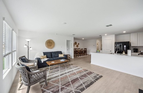 Forney Casa | TCH - Spacious 4bd/2ba home in Forney w/ Workspace