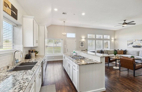 Coppell Casa | TCH - Spacious 5bd/2ba home in Coppell w/Workspace