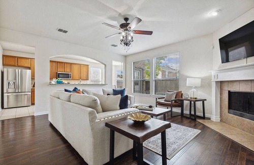 Plano Casa | TCH - Spacious 5bd/3.5ba in Plano with Office
