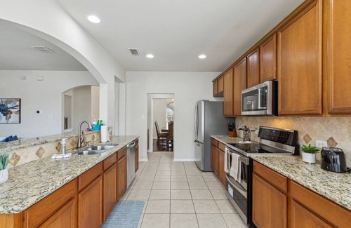 Plano Casa | TCH - Spacious 5bd/3.5ba in Plano with Office