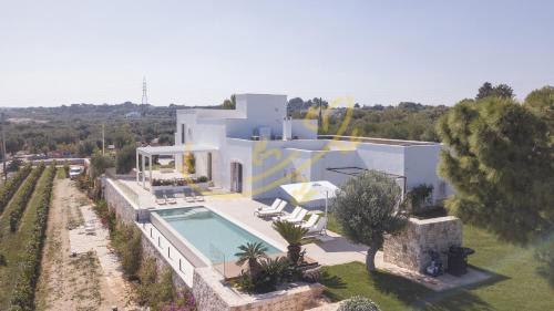 Monopoli Villa | TD Casale Donna Madia Sea View Pool Over Vineyard