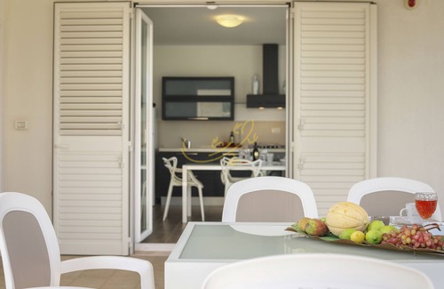 Cozzana Casa | TD Villa Patrizia Pool & Alfresco Kitchen