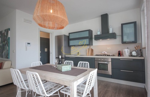 Cozzana Casa | TD Villa Patrizia Pool & Alfresco Kitchen