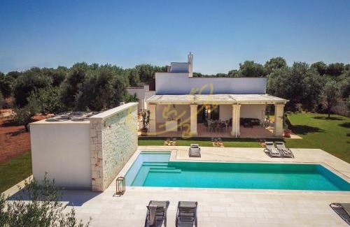 Speziale Casa | TD Villa Ricchiari Traditional Villa with Designer Pool