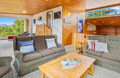 Te Horo Beach Casa | TE HORO BEACH RETREAT - TE HORO BEACH HOLIDAY HOME in Te Horo Beach
