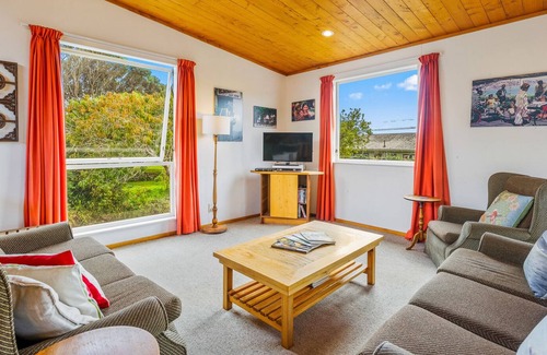 Te Horo Beach Casa | TE HORO BEACH RETREAT - TE HORO BEACH HOLIDAY HOME in Te Horo Beach