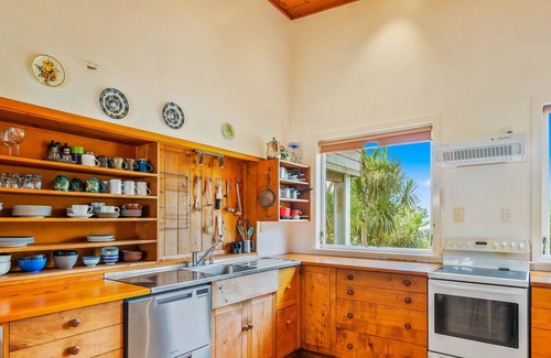Te Horo Beach Casa | TE HORO BEACH RETREAT - TE HORO BEACH HOLIDAY HOME in Te Horo Beach