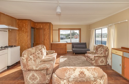 Himatangi Beach Casa | Te Manahuna Pet friendly spacious bach close to the beach