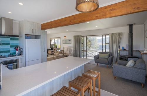 Onemana Casa | TE WHARE WHAKAT? - ONEMANA HOLIDAY HOME, with a garden in Onemana