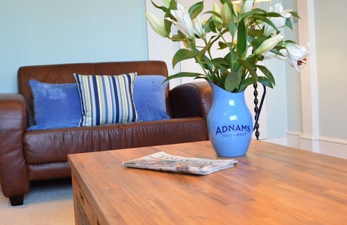 Martlesham Heath Cabaña | TEACHER'S HOUSE, ALDERTON, pet friendly, with a garden in Woodbridge