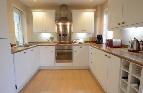 Martlesham Heath Cabaña | TEACHER'S HOUSE, ALDERTON, pet friendly, with a garden in Woodbridge