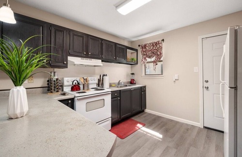 Pineville Apartamento | Team Ready King Bed 3 TVs Kitchen Parking W/D