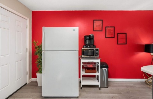 Pineville Apartamento | Team Ready King Bed 3 TVs Kitchen Parking W/D