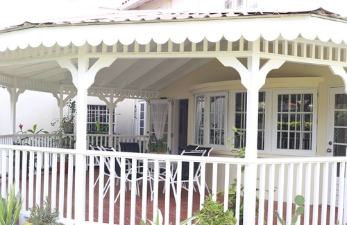 Rodney Bay Cama Y Desayuno | Tee's Island Home
